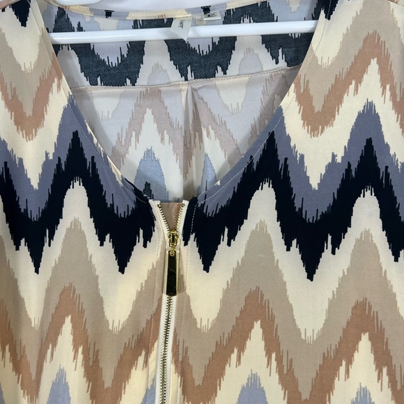 Tacera Monochrome Patterned Top - Picture 16 of 16